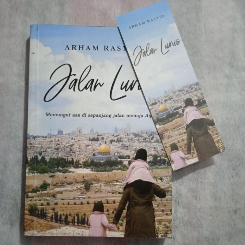 Buku Jalan Lurus Karya Arham Rasyid