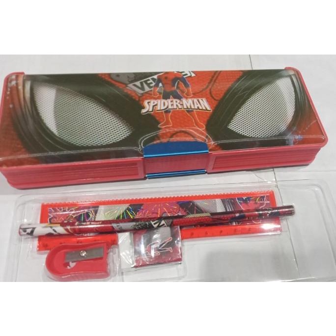 

TEMPAT PENSIL ALAT TULIS ANAK LAKI-LAKI SPIDERMAN / SPIDERMEN BAGUS .