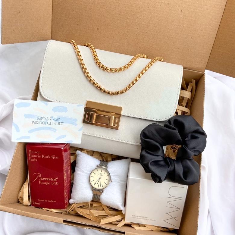 

[Tas 0015] Giftbox Tas / Kado Cewek / Kado Pacar / Anniversary / Hampers Lebaran / Wedding / Valentine / Kado Nikah / Hampers Lebaran