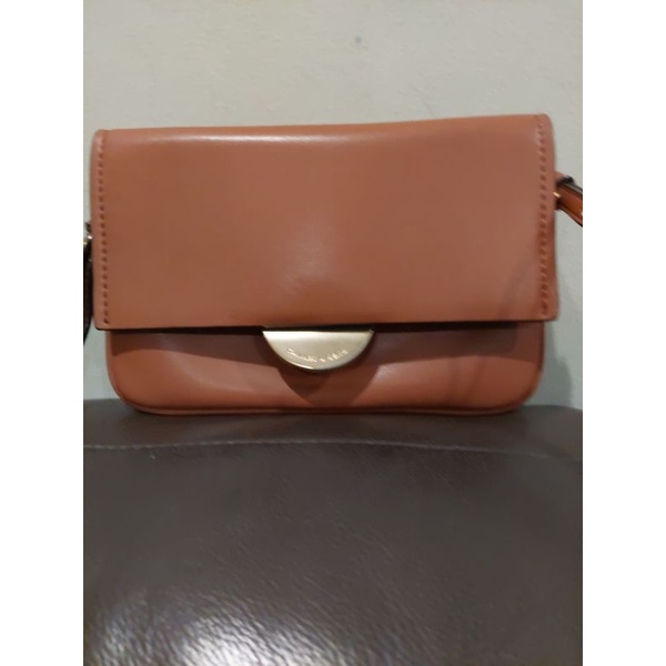 Tas Sling Mini Charles n Keith