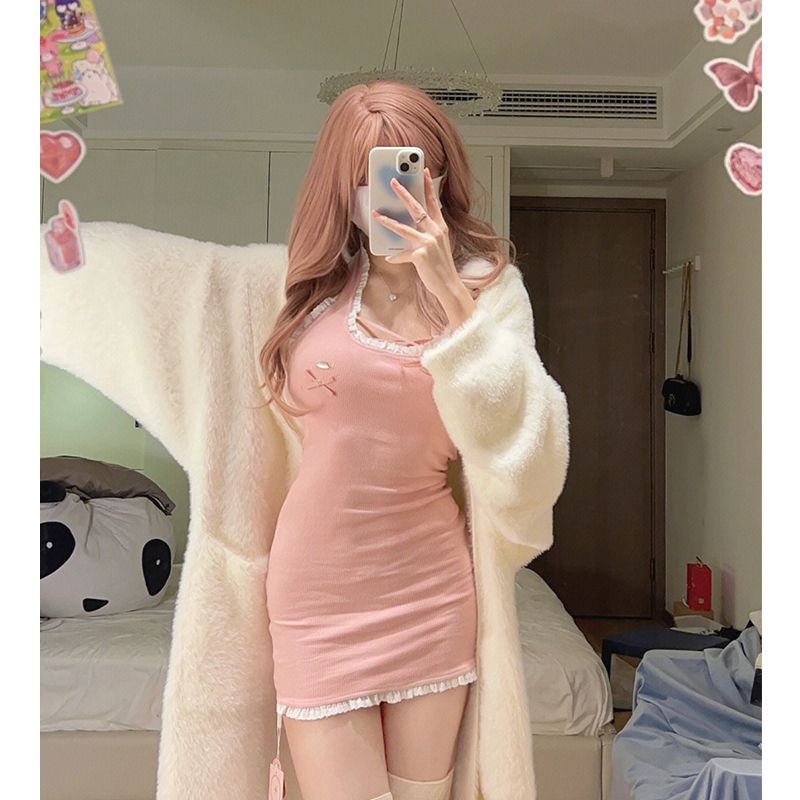 Red Menggantung leher selempang renda gaun wanita 2022 musim gugur dan musim dingin baru keinginan murni hot gadis pinggang bottoming tas pinggul rok pendek trendi