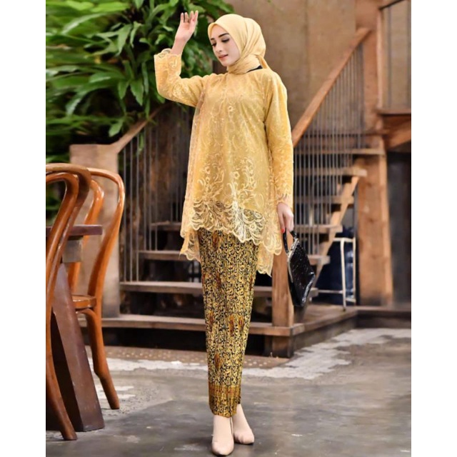 KEBAYA AZKIA/RINJANI/KEBAYA MODERN/KEBAYA WISUDA/ATASAN KEBAYA AZKIA/KEBAYA