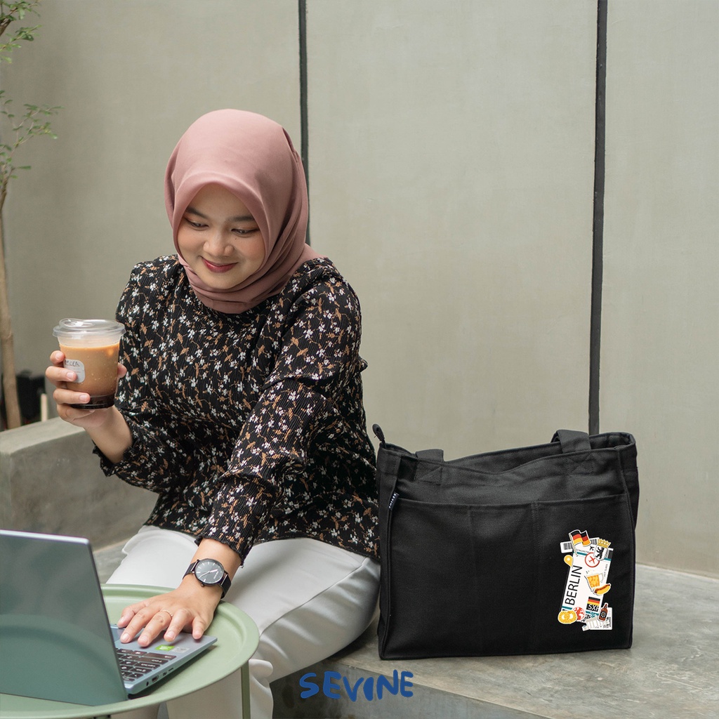 Sevine Totebag Kanvas Rebecca Tas Wanita Tote Bag Kuliah Sekolah Sekat Laptop Hitam Elegan Aesthetic - WJ