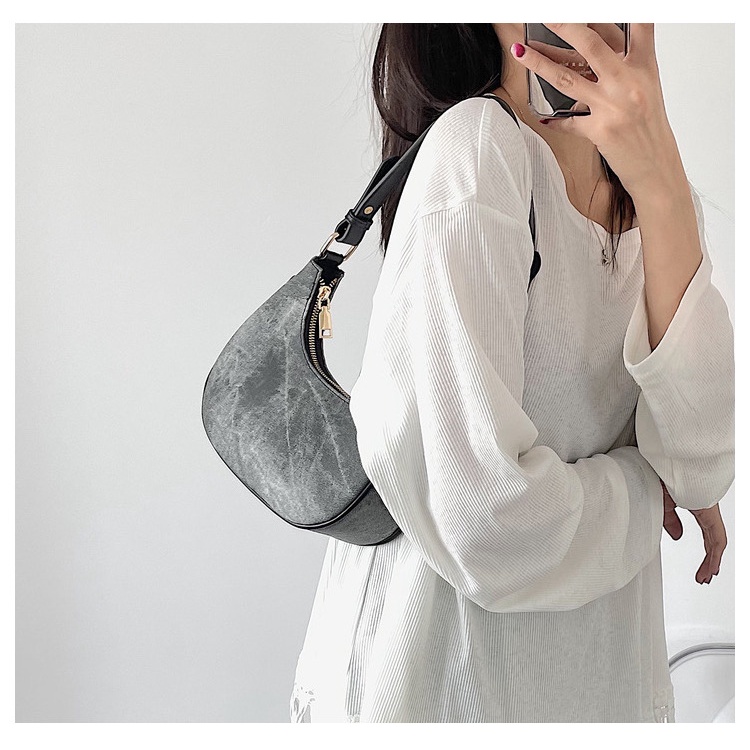 High-end niche underarm bag Messenger Jindo Moon bag wanita musim gugur dan musim panas tas bahu berbentuk bulan sabit baru yang serba cocok