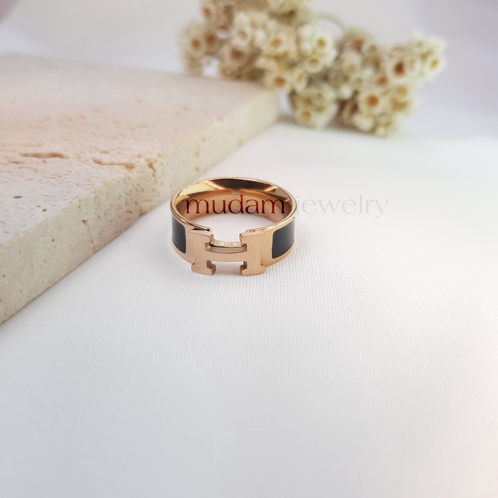 Cincin Titanium Model H Elegan dan Mewah