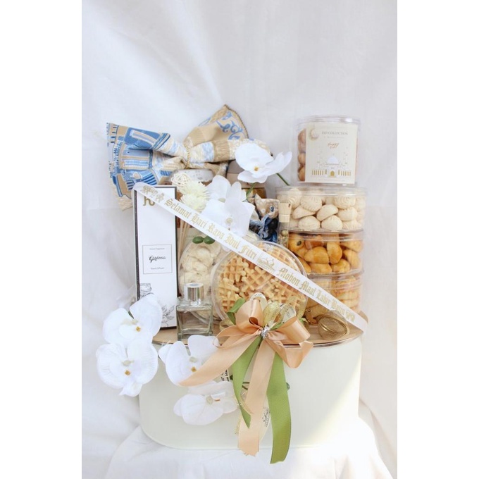 

DIJUAL HAMPERS PARSEL PARCEL LEBARAN MEWAH KUE KERING DIFFUSER LUX 2 G6416BUJN