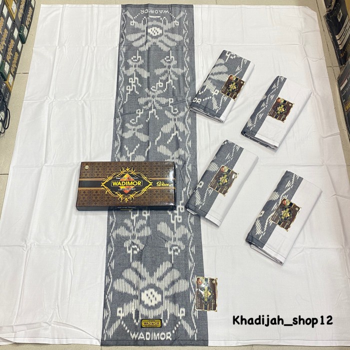 SARUNG WADIMOR PUTIH POLOS TUMPAL KEMBANG MOTIF BHS EXCELLEN