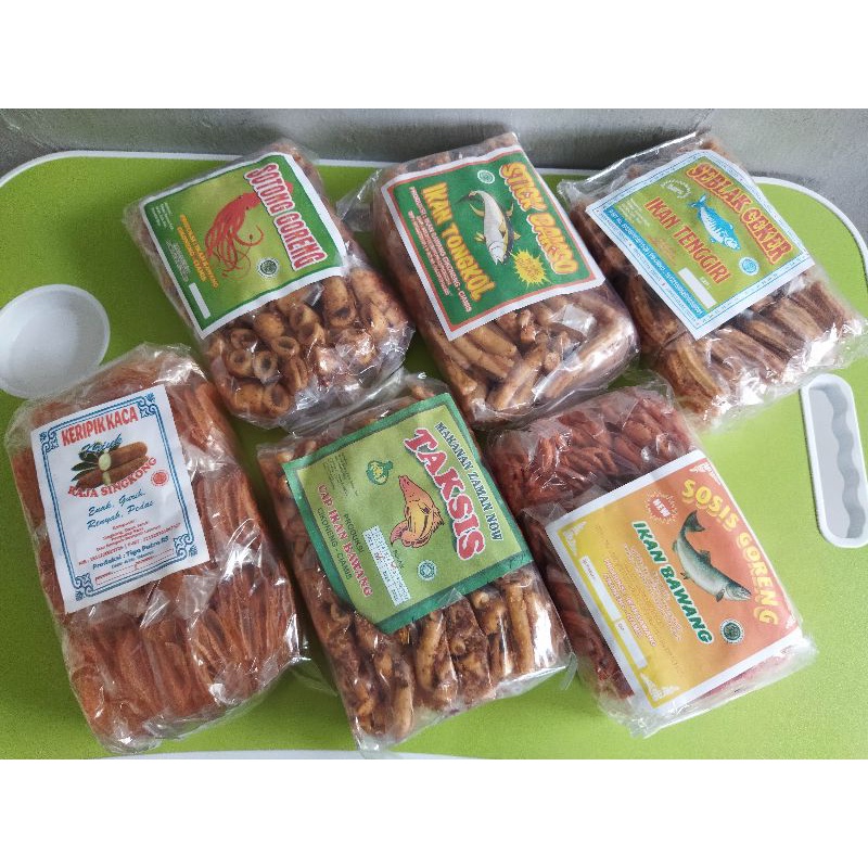 

ANEKA SNACK PEDAS Sotong goreng Seblak ceker Sosis goreng Kripik kaca