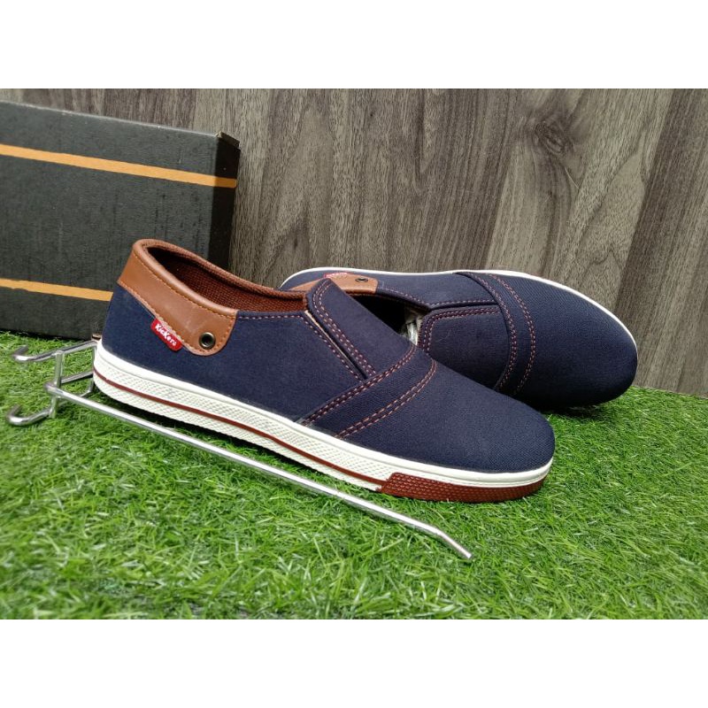 Sepatu Slip on Casual SUEDE