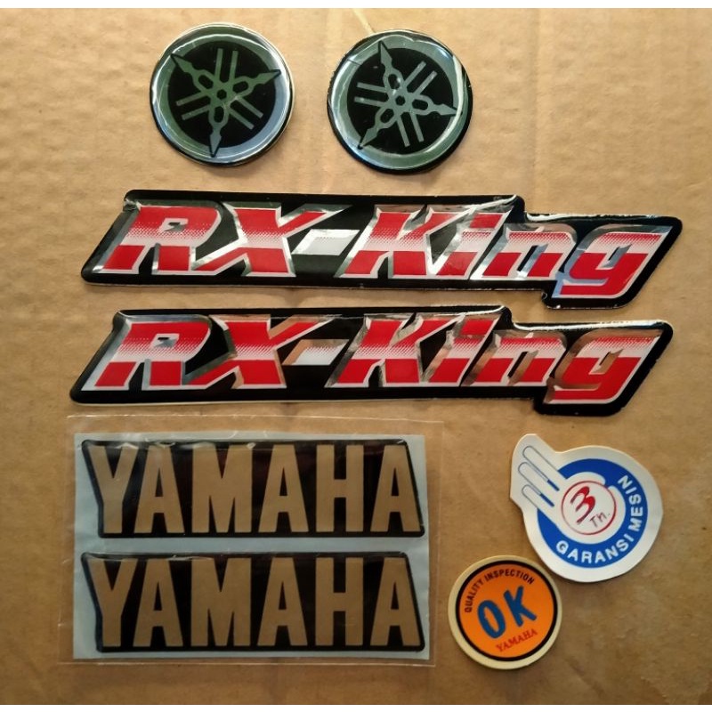 stiker emblem box aki & tangki yamah rx-king new warna merah 2001-2002 variasi chrome bh plus ok & g