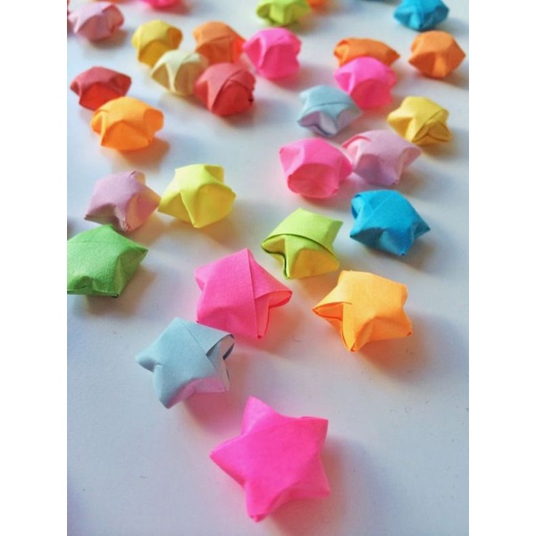 

Origami bintang (paper star) sudah jadi per pcs.