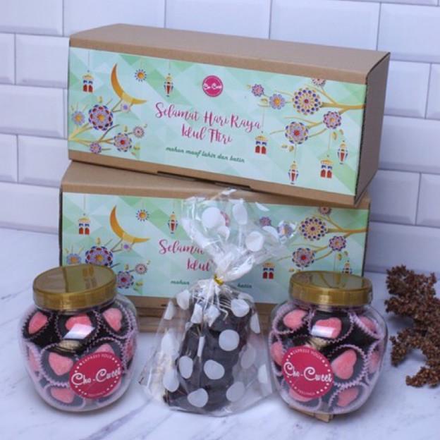 

Cho-Cweet Hampers Lebaran Isi Coklat 2 Toples Dan 1 Pack Cookies Free Kartu Ucapan - Hampers Idul Fitri - Parcel Lebaran