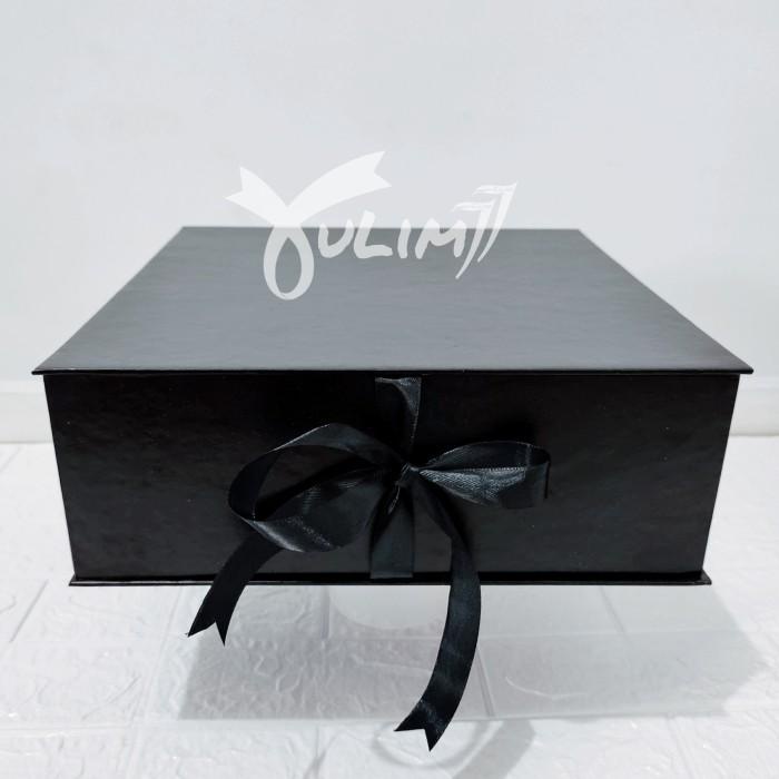 

Kotak Kado Persegi Jumbo / Gift Box / Souvenir Kotak Hadiah Hampers 051