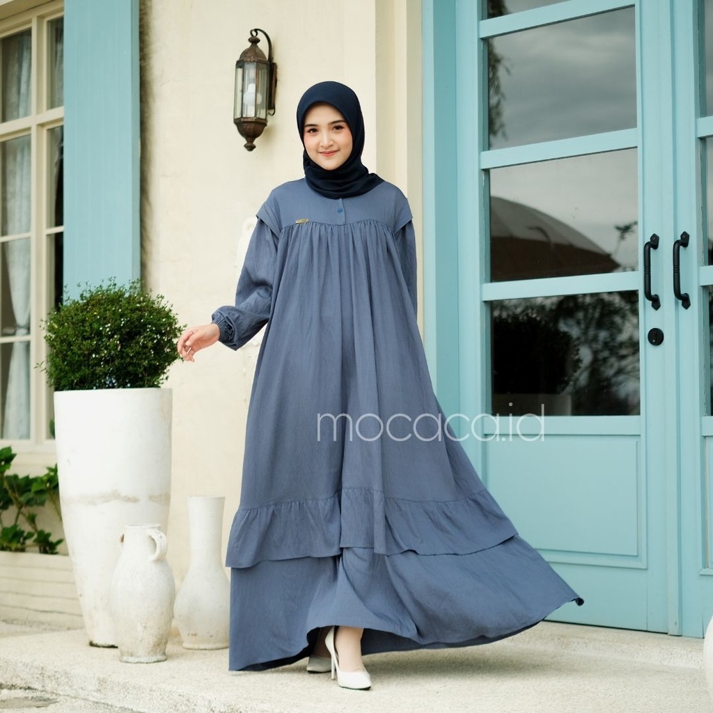 Gamis Lebaran Yumna Dress dari bahan Polo linen kancing busui friendly ada variasi remple di pundak dan rok saku lengan karet - biru denim