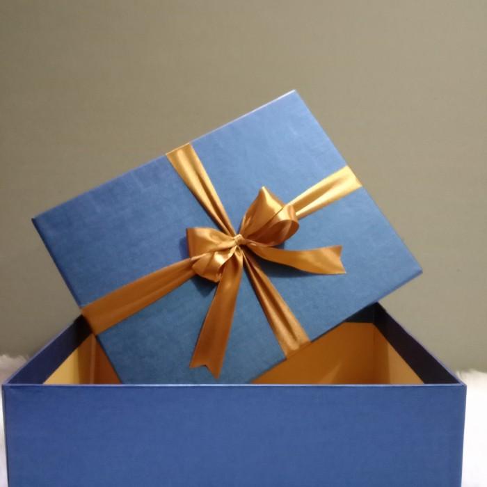 

Kotak hadiah / Kotak box / Kotak kado / 35x25x15 cm / Berpita