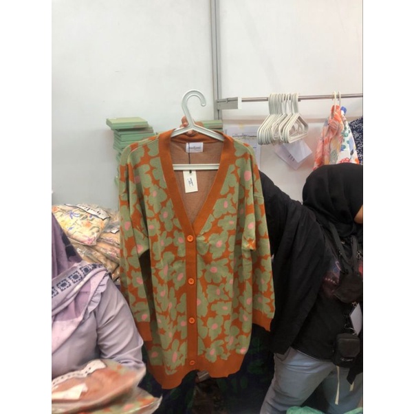 titipan jaket dan baju renang nadjani