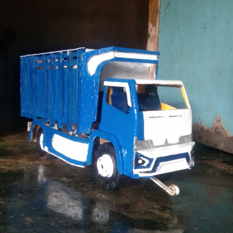 MINIATUR TRUK PLASTIK CANTER MODIFIKASI MBOIS