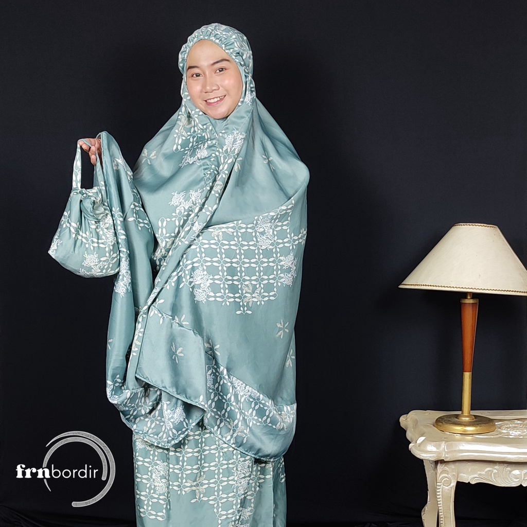 MUKENA SATIN HALUS MOTIF BUNGA SEGI FREE TAS / MUKENA JUMBO / MUKENA DEWASA