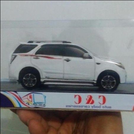 MINIATUR MOBIL TOYOTA RUSH MAINAN CUSTOM SKALA 50 PAJANGAN TOY UNIK TERBARU