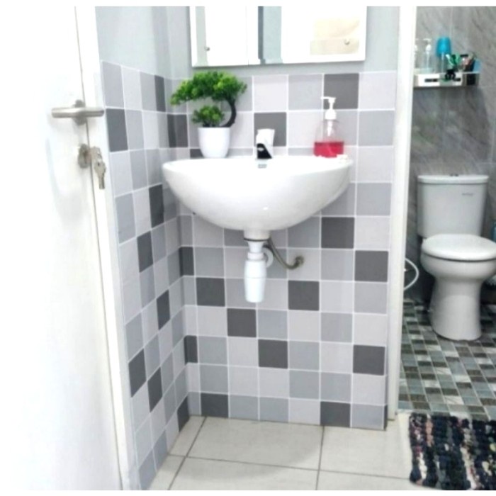 WALLPAPER STICKER LANTAI KAMAR MANDI TAHAN AIR TIDAK LICIN KOTAK ABU