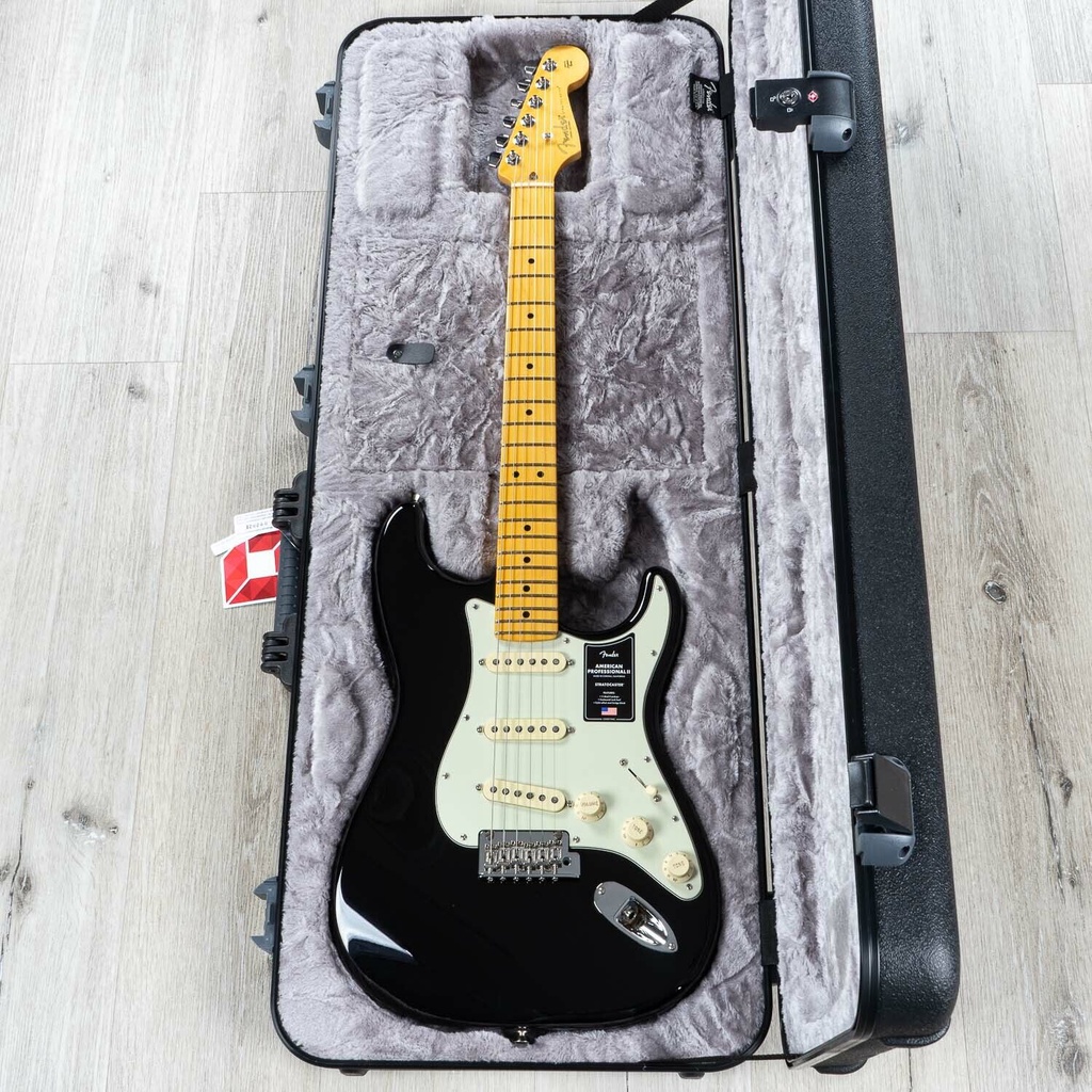 FENDER AMERICAN PROFESSIONAL II STRATOCASTER - BLACK - MAPLE