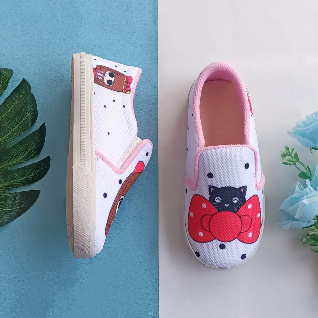 sepatu anak perempuan slip-on motif KUCING PITA termurah