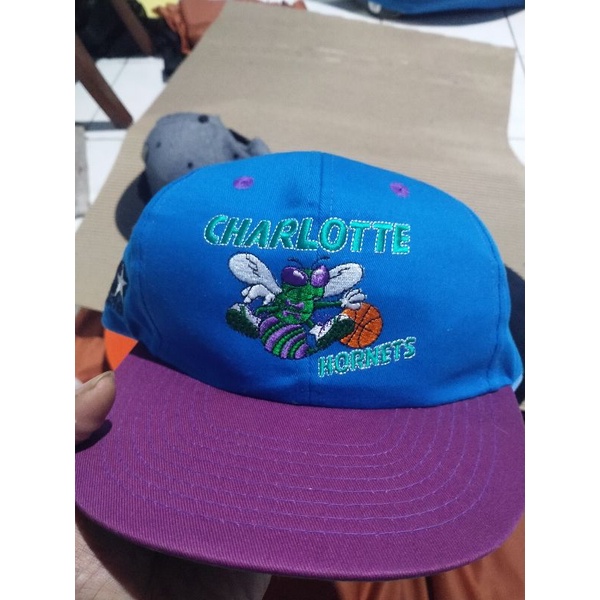 Topi charlotte Hornets vintage