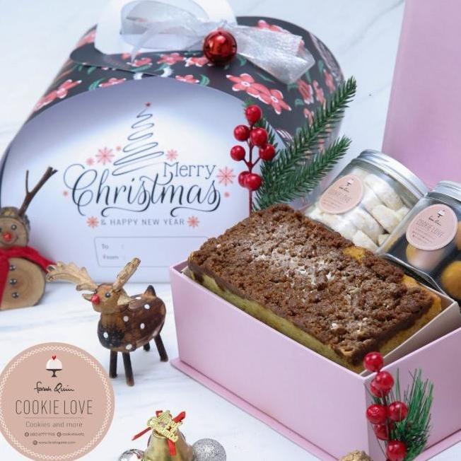 

READY CHRISTMAS HAMPERS PAKET B (CRUMBLE CINNAMON CAKE + 2 COOKIES G6416BUJN