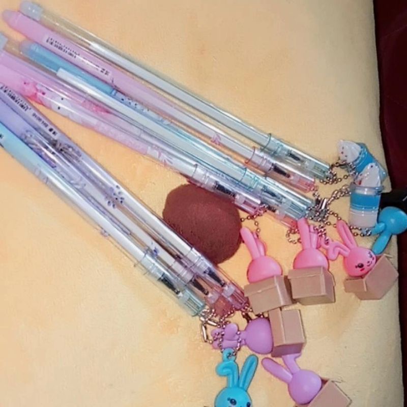 

pulpen gantung karakter