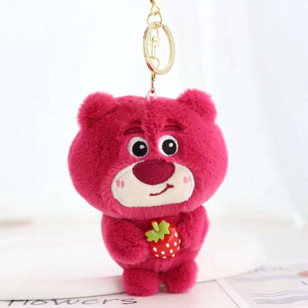 Gantungan Kunci Boneka Lotso Pegang Strawberry Dekorasi Tas