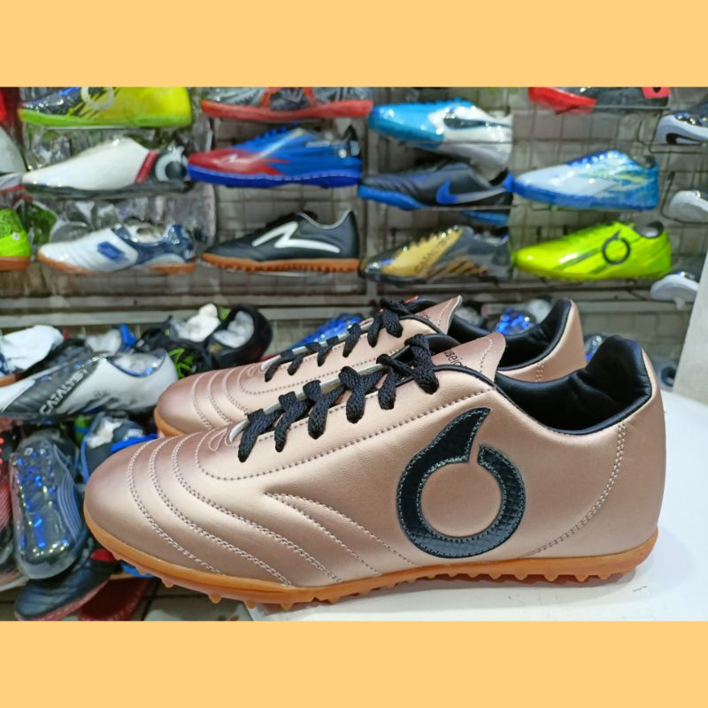 Sepatu Futsal Ortuseight Premium