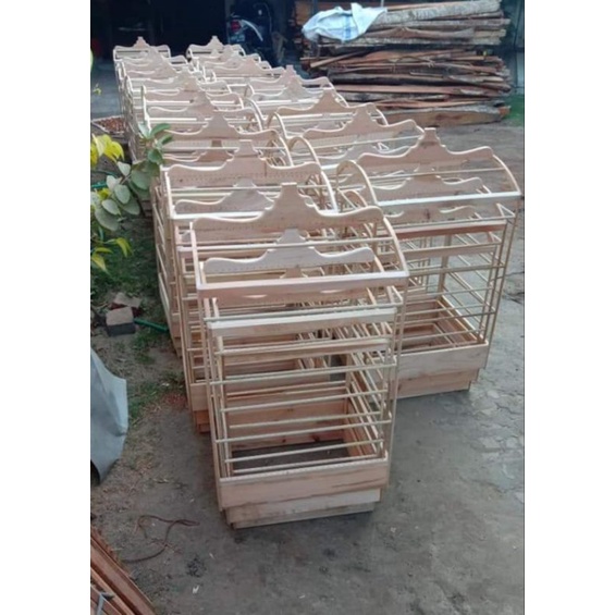 Sangkar Burung Replika Raja Ambrukan Mentahan