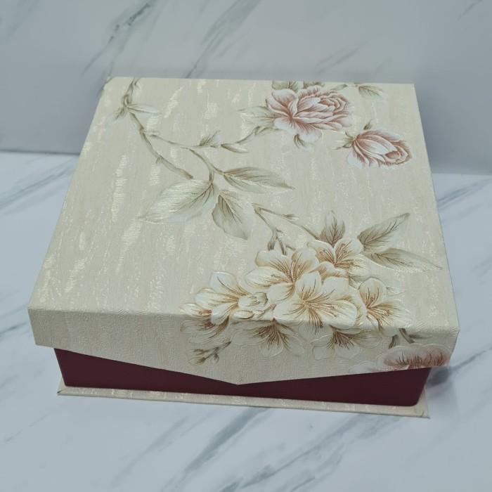 

Box Md Magnet 22X22X8 Kue Lapis / Hamper Lebaran Imlek Natal 004