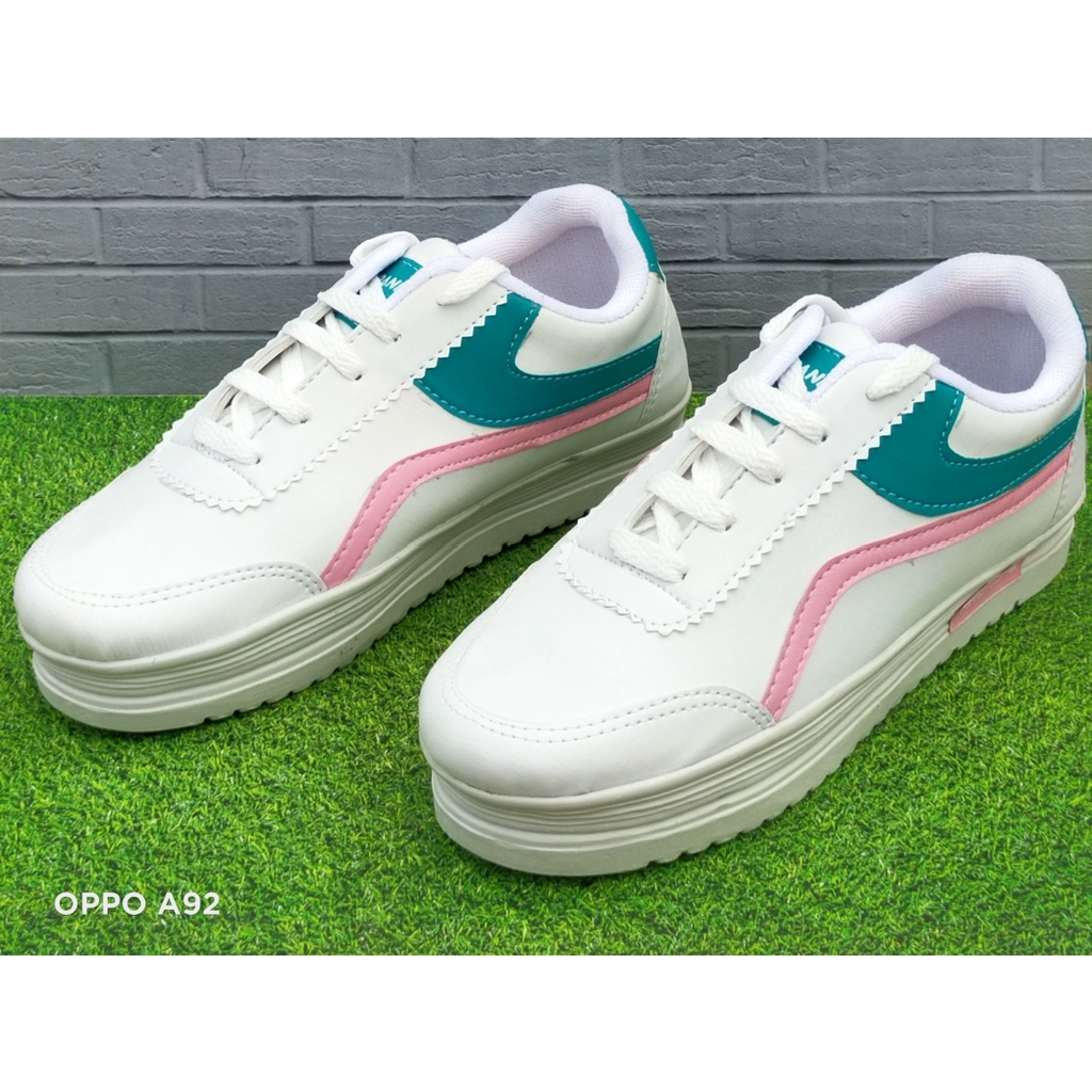 Sepatu Sneakers Wanita Sport Shoes White