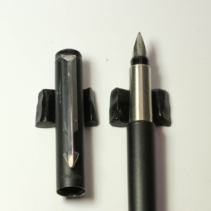 

(1984-Now) Parker Vector Matte Black Fountain Pen Collection
