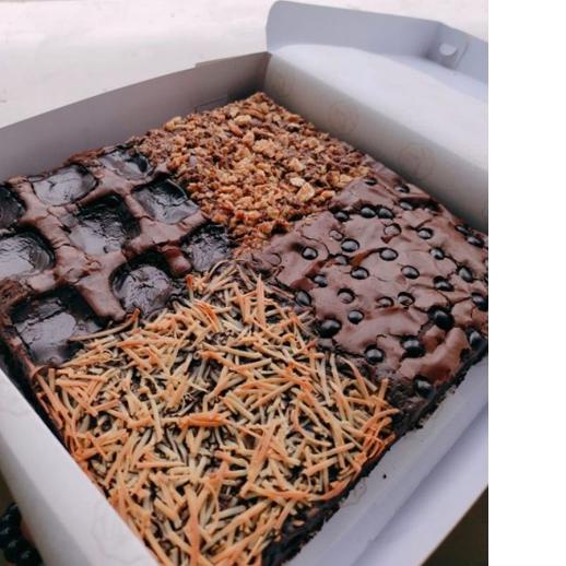 

✦ Big Size - Four Topings Fudgy Brownies ❂