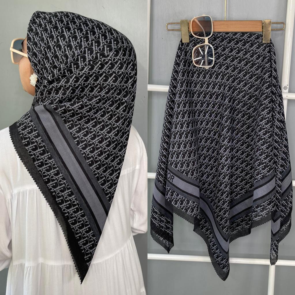 Hijab-Jilbab Segi Empat Voal Motif Dior 2