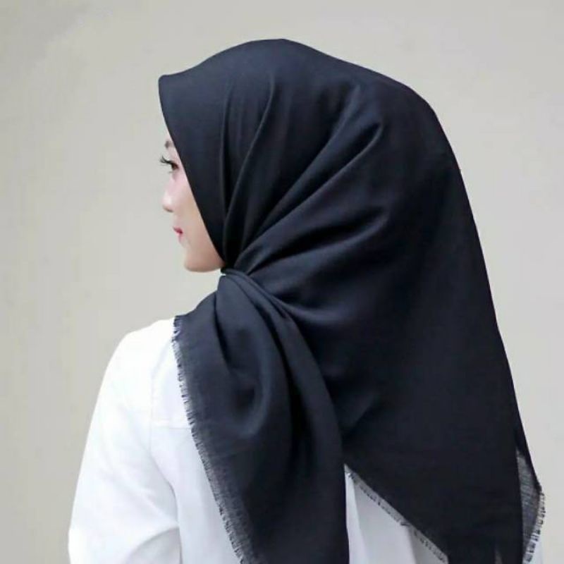 Hijab Segiempat Waffle Rawis Hitam / Jilbab Voal Black Edition 105cm x 105cm / Segiempat Polos Hitam