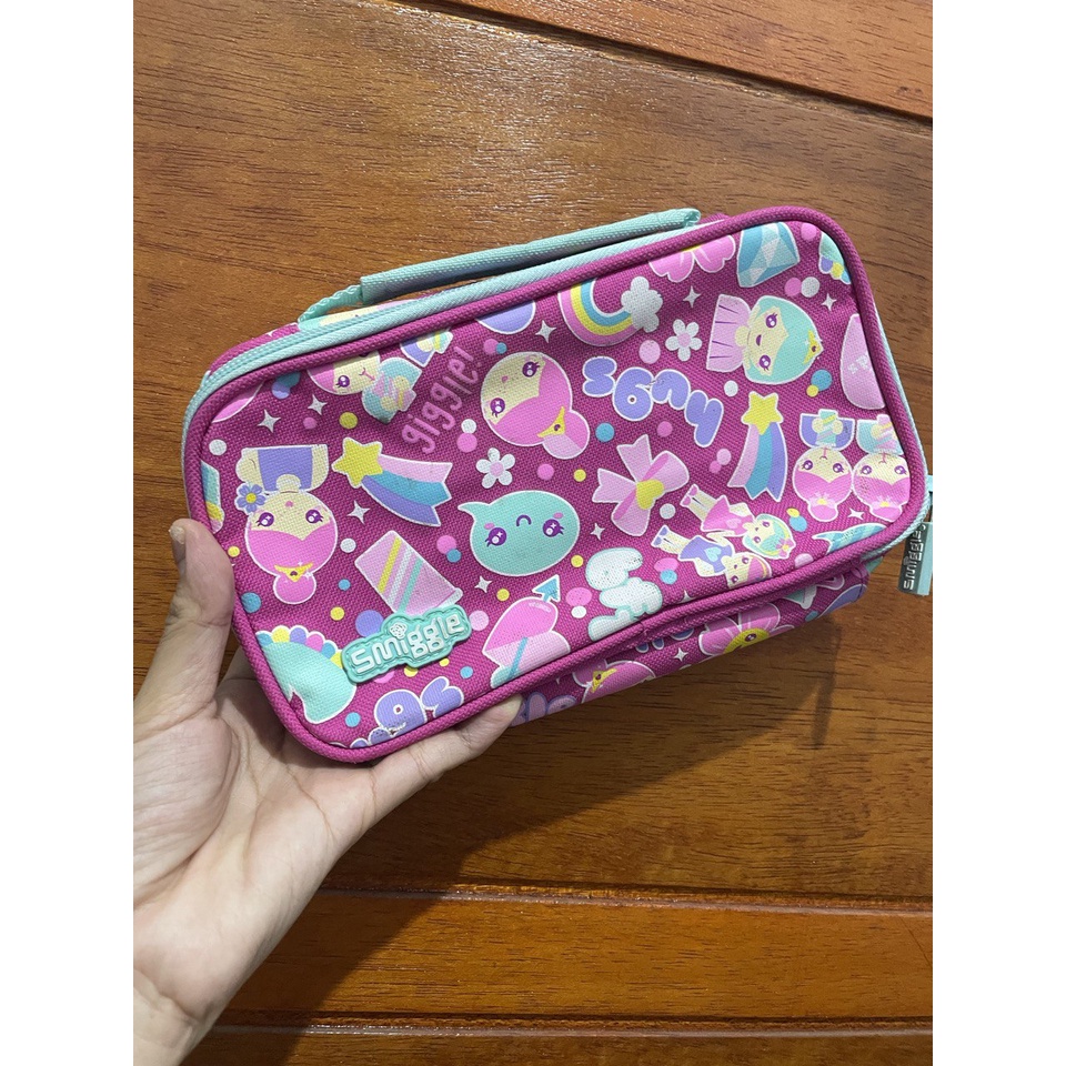 

Preloved Tempat Pensil Smiggle Girl Pink Original Pencil Case Murah TP 125
