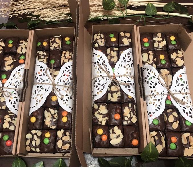 

♡ Brownies size L 30x10 sekat ✾