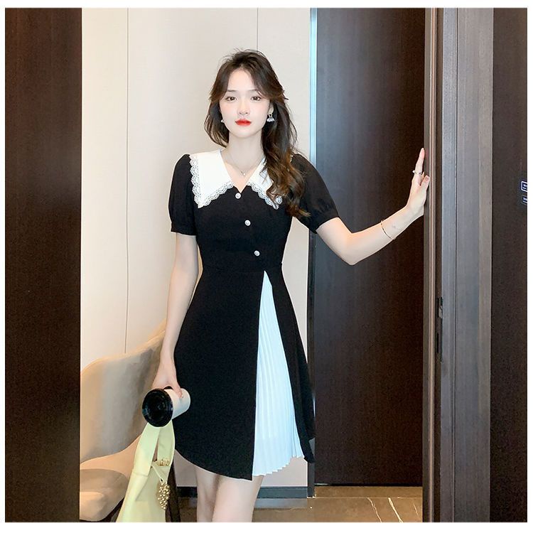 Gaun baru kerah boneka celah gaun hitam kecil gaya musim panas rok A-line dengan warna kontras dan desain lipit