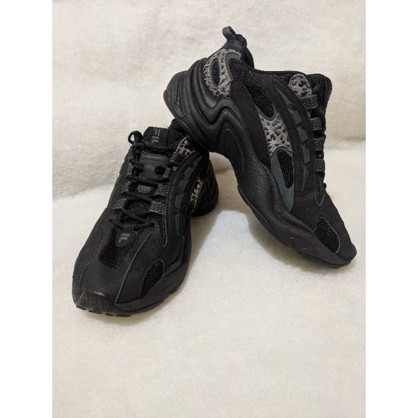 Fila low top running shoes size 40.5 black