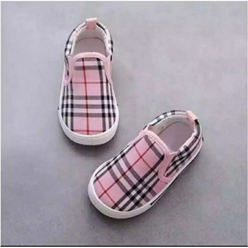 Sepatu Slip on Anak Perempuan Dan Laki-Laki Motif Fanel 1 s/d 3 Tahun Pink
