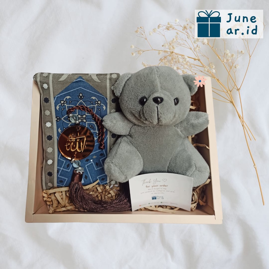 

JUNEARID - Giftbox Kado Sajadah Travel Dan Boneka | Kado Islami