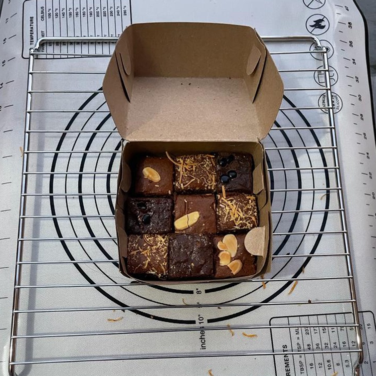

Brownies Fudgy Kue Panggang 4 Rasa 1 Box Isi 9pcs Home Made RINSBAKED