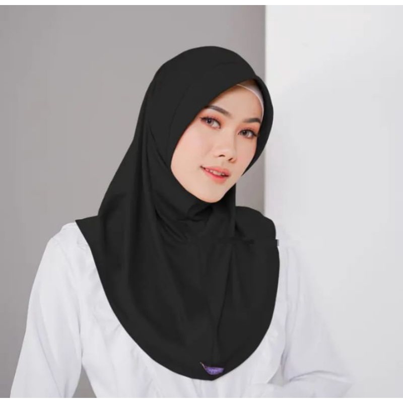 Hijab Sporty Hitam Instan