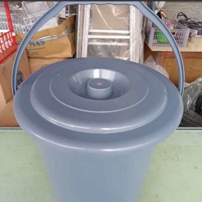 Ember Plastik Abu 6 GL Abu Tutup