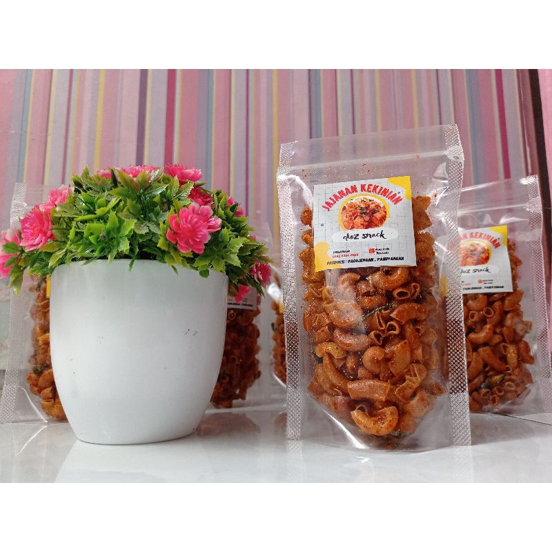

makaroni bantat enak pedes asin dengan aroma daun jeruk