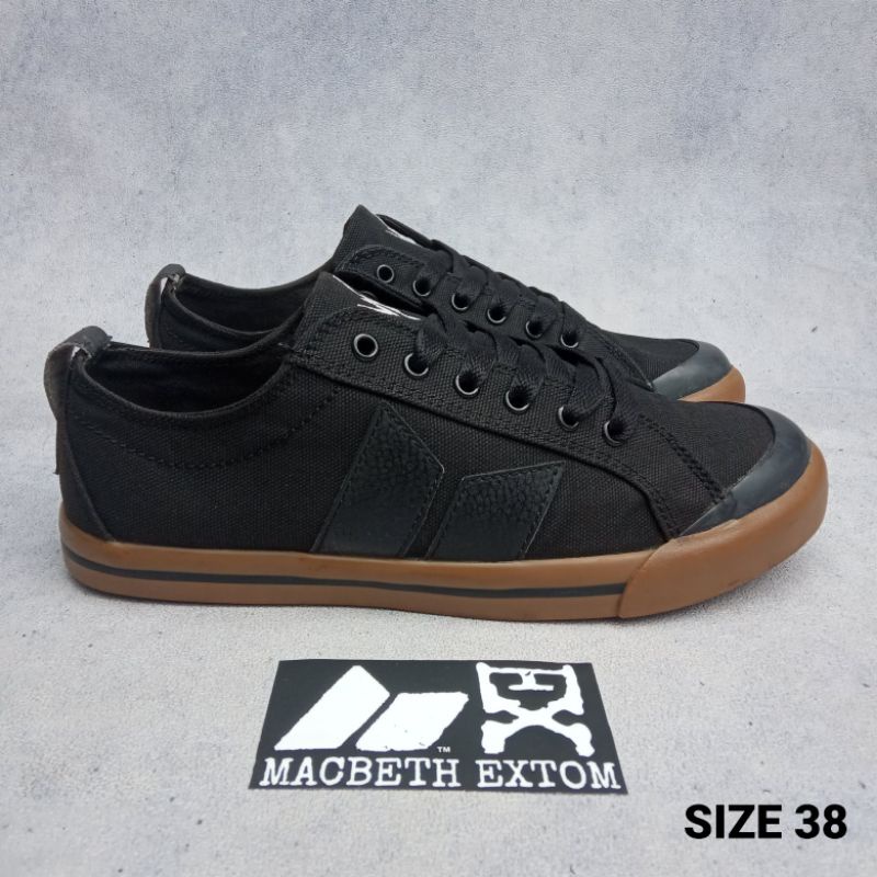 Macbeth Eliot x Sleeping With Sirens Black Gum  Size 38