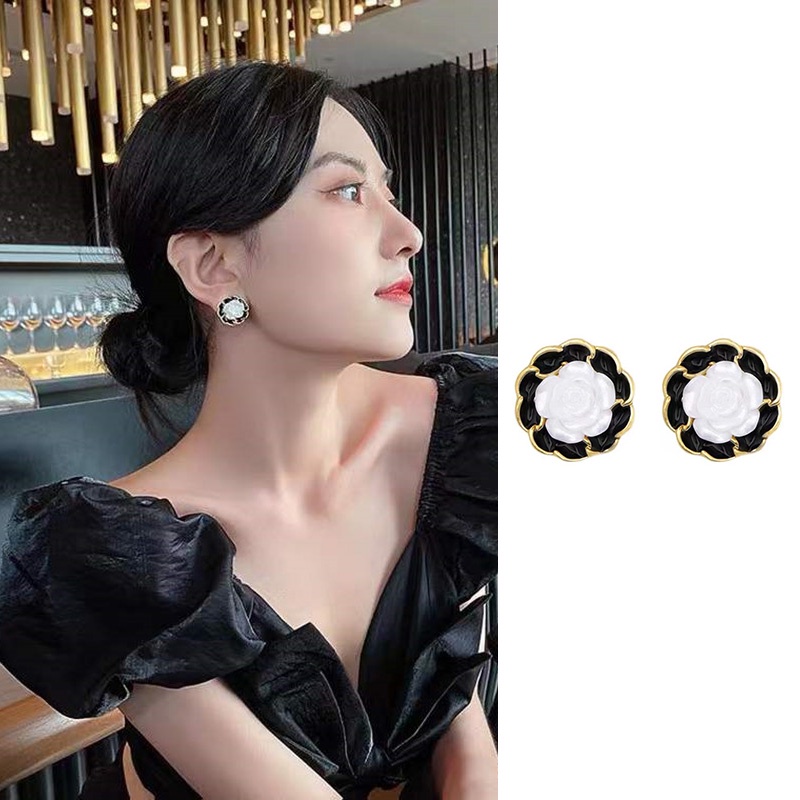 【COD】Anting Tusuk Motif Bunga Camellia Simple Elegan Ala Korea Untuk Wanita